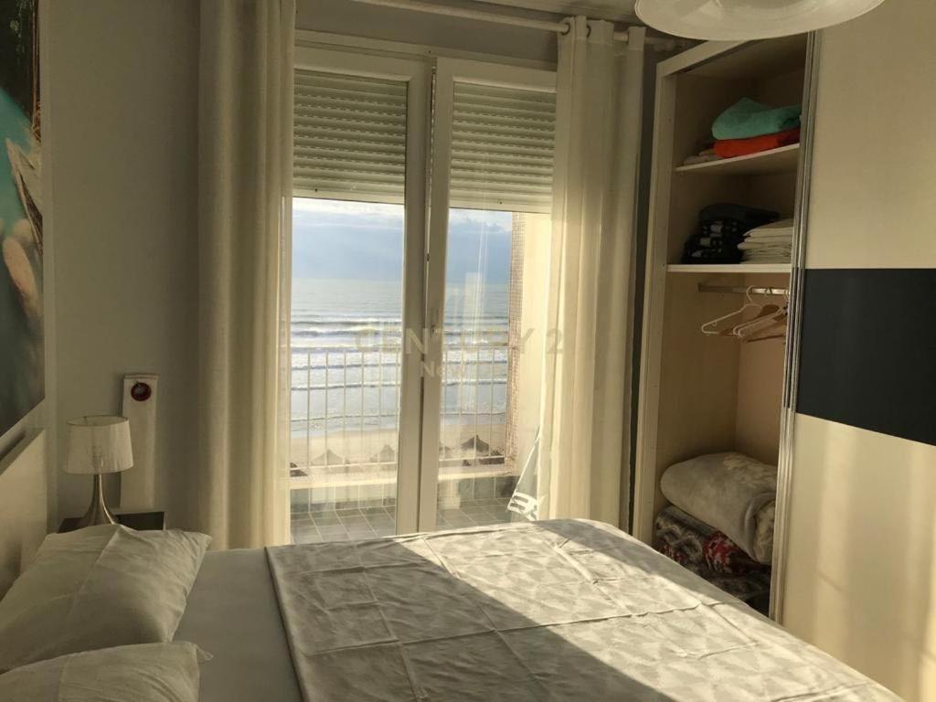 Sea View Apartment Durrës Kültér fotó